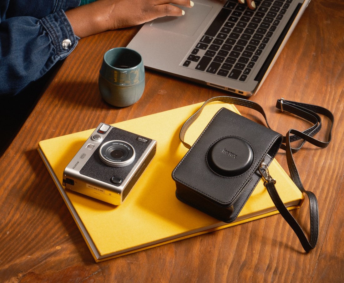 Outra imagem da campanha de acessórios instax