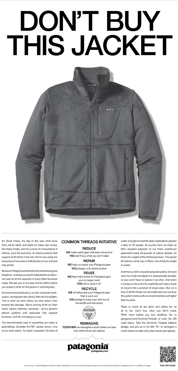 Anúncio de página inteira da Patagonia com o título "Don't Buy This Jacket" sobre a foto de uma jaqueta cinza